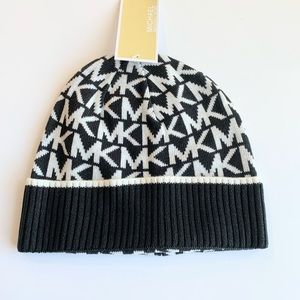 MICHAEL KORS SIGNATURE FOLD UP CUFF BEANIE BLACK & WHITE